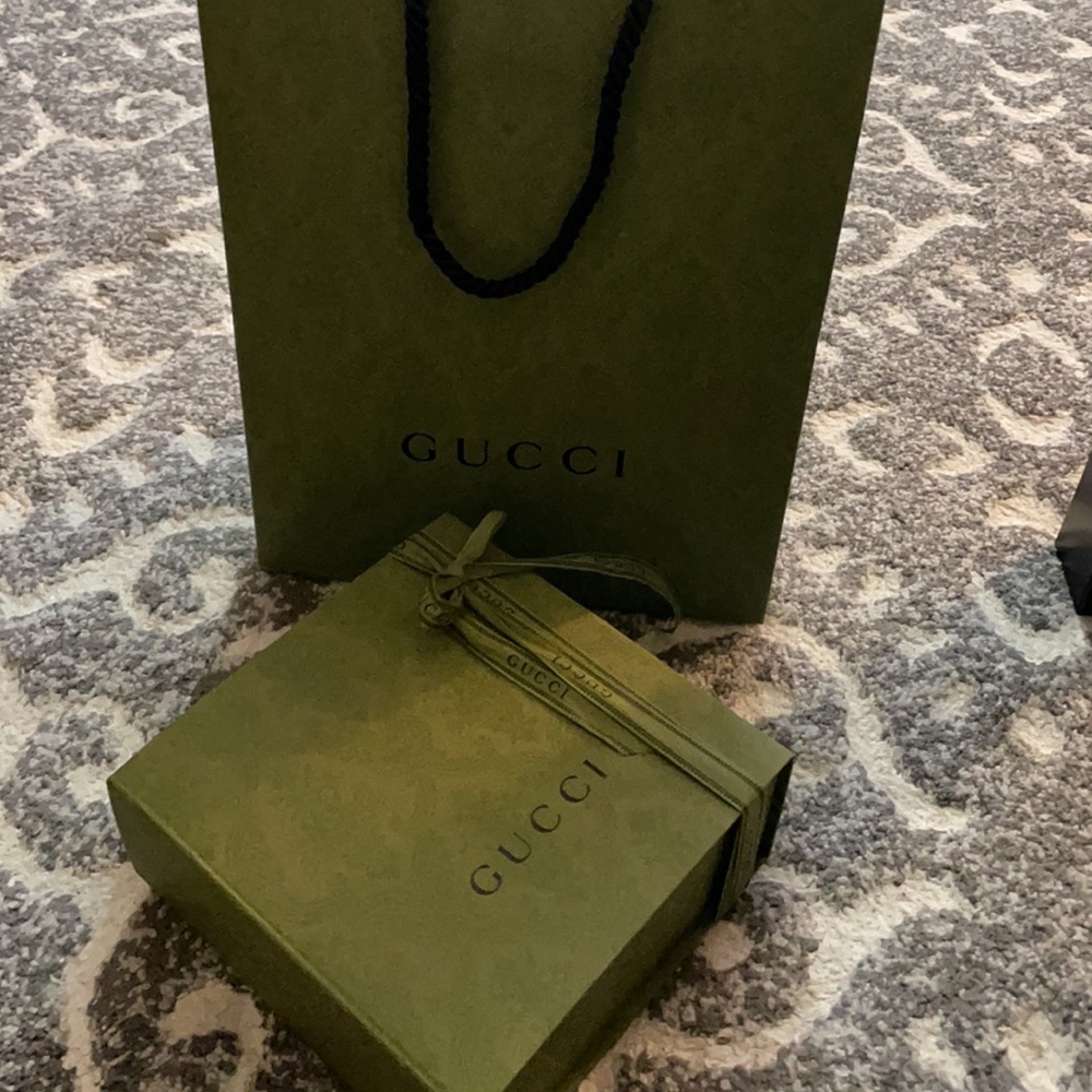 Gucci box and shopping bag !!